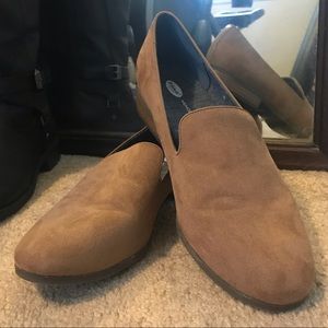 Dr. Scholl’s tan suede size 10 loafers